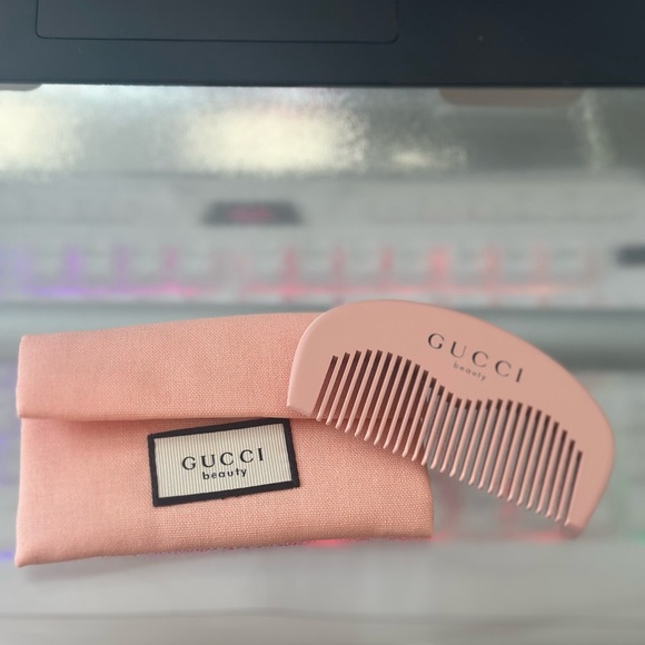 Gucci Beauty Pink Comb with Floral Case - Picture 1 of 2